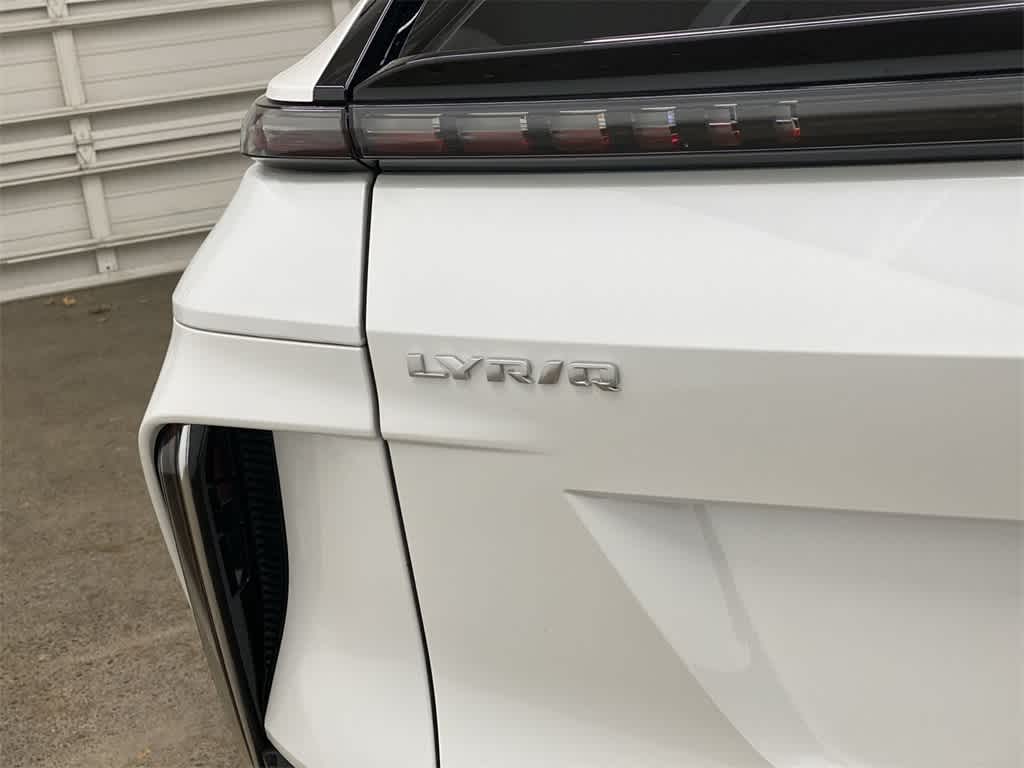 Thumbnail: 2025 Cadillac Lyriq - 10