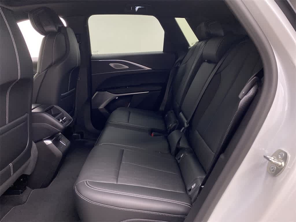 Thumbnail: 2025 Cadillac Lyriq - 17