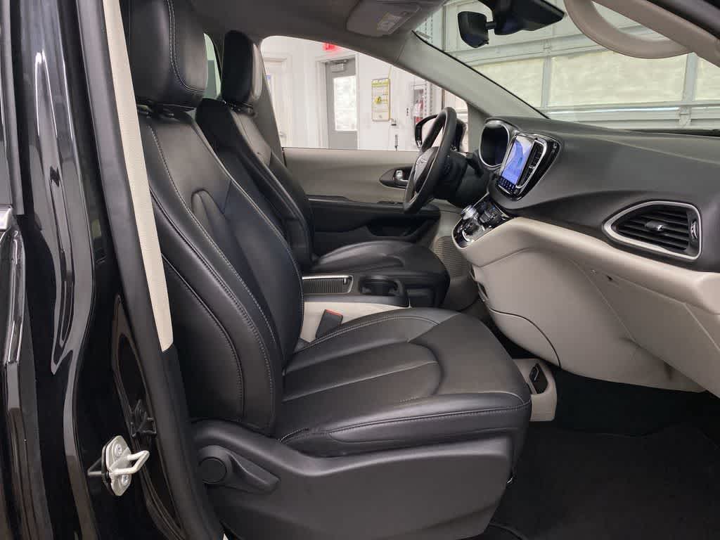 Thumbnail: 2024 Chrysler Pacifica - 18