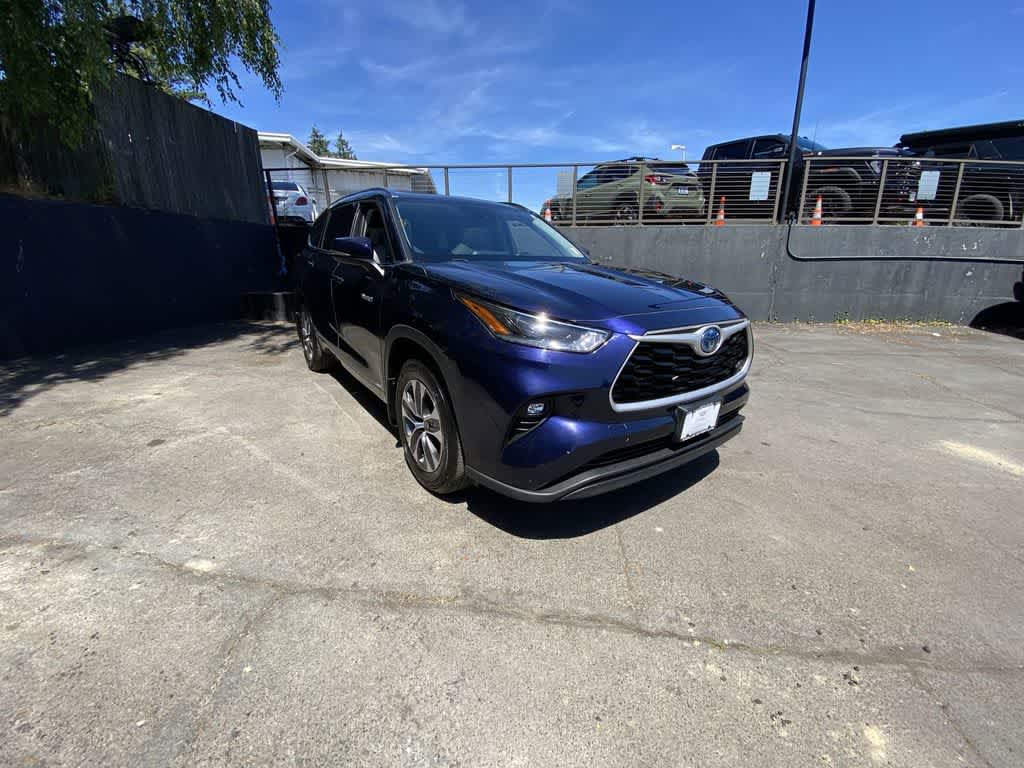 Thumbnail: 2021 Toyota Highlander - 8