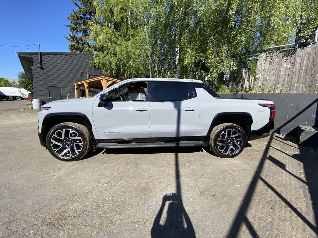 Thumbnail: 2025 Chevrolet Silverado EV - 3