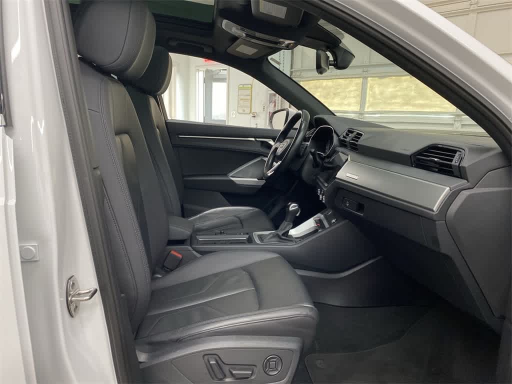 Thumbnail: 2024 Audi Q3 - 19