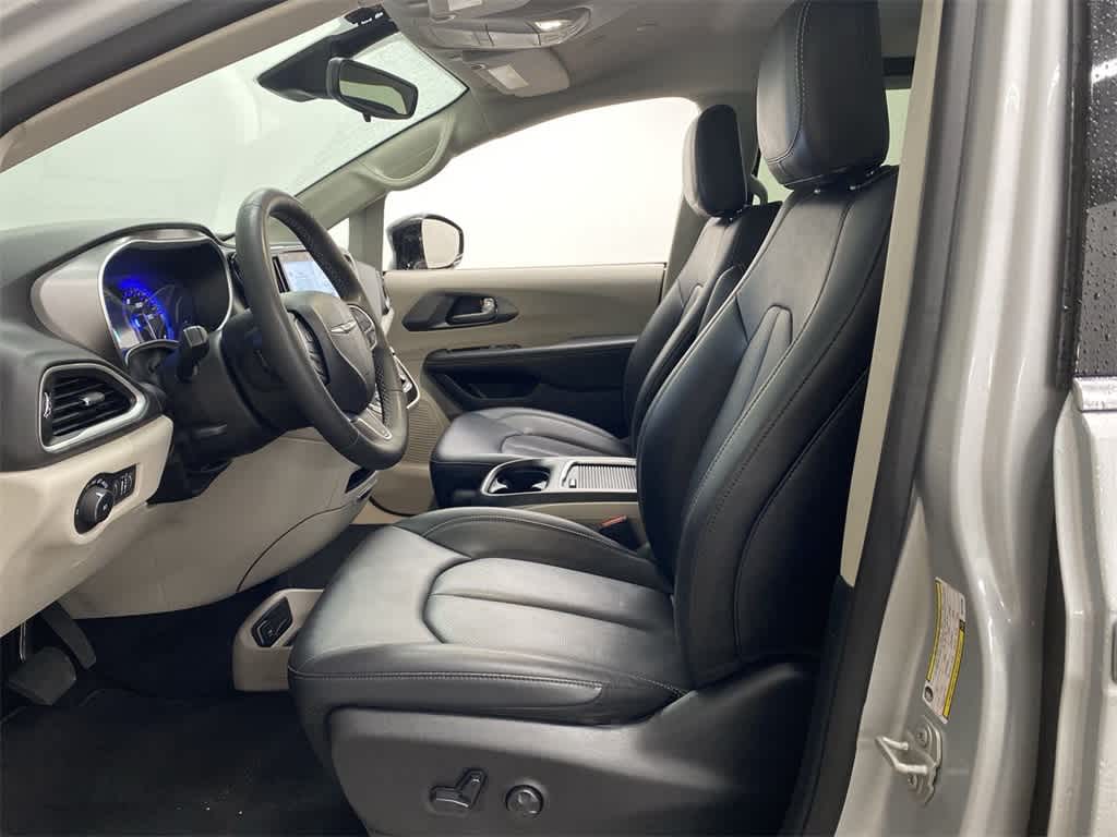 Thumbnail: 2024 Chrysler Pacifica - 12