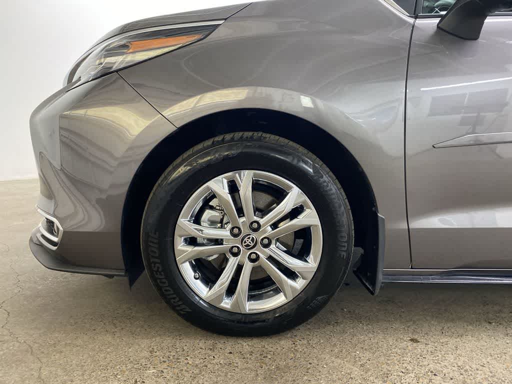 Thumbnail: 2024 Toyota Sienna - 11