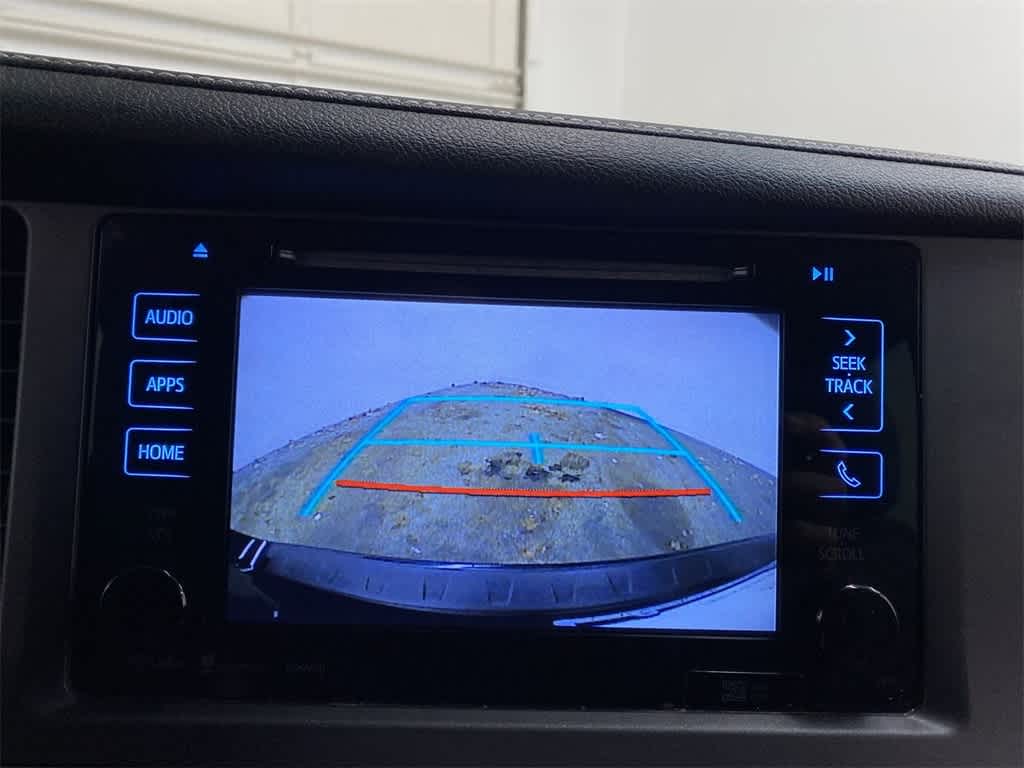 Thumbnail: 2016 Toyota Sienna - 25