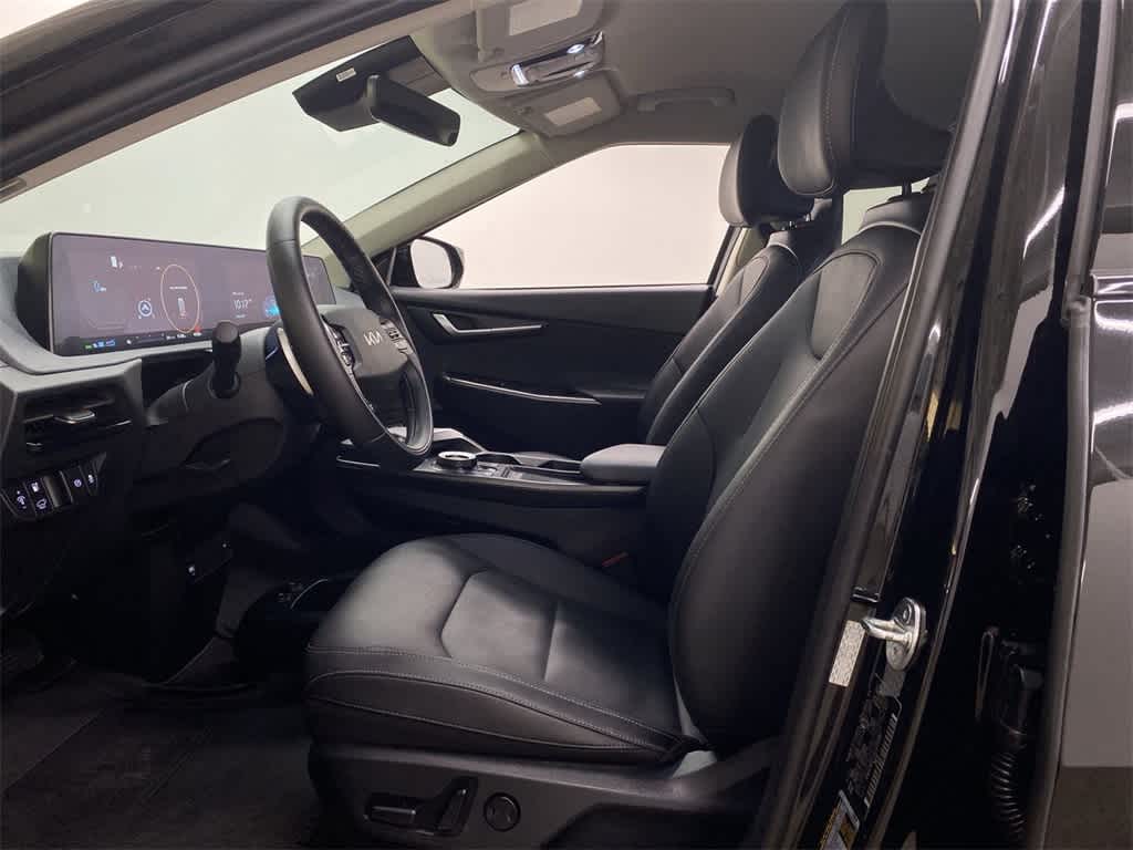 Thumbnail: 2023 Kia EV6 - 14