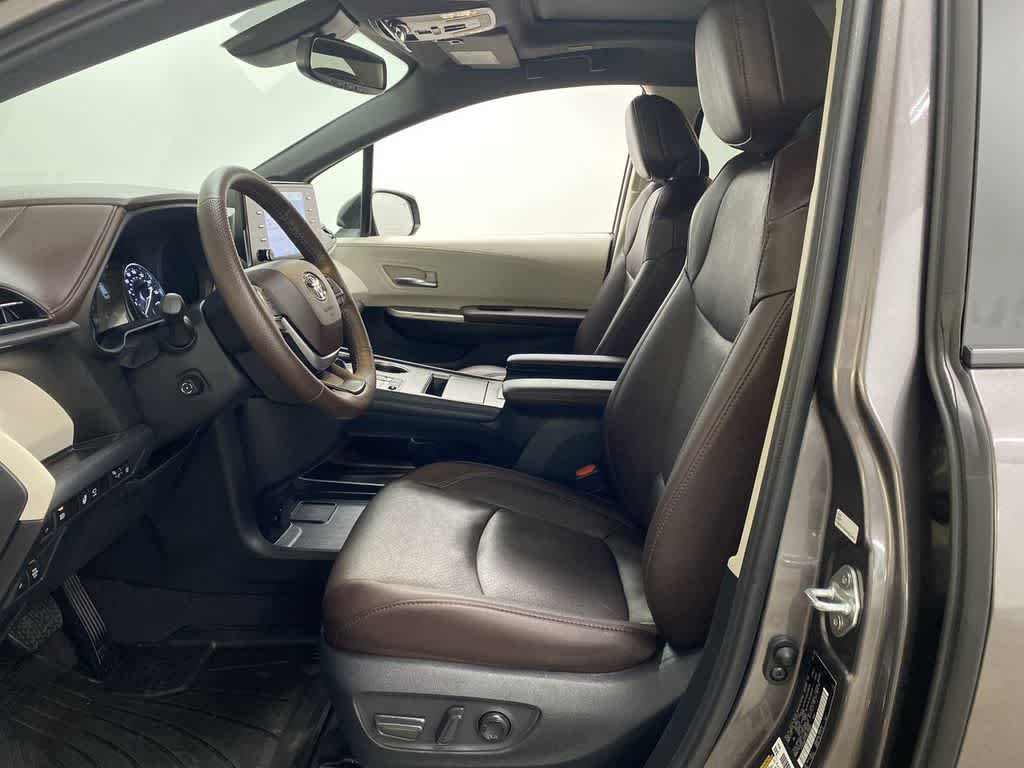 Thumbnail: 2024 Toyota Sienna - 13