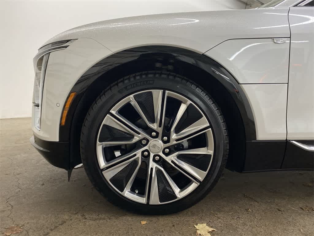 Thumbnail: 2024 Cadillac Lyriq - 12