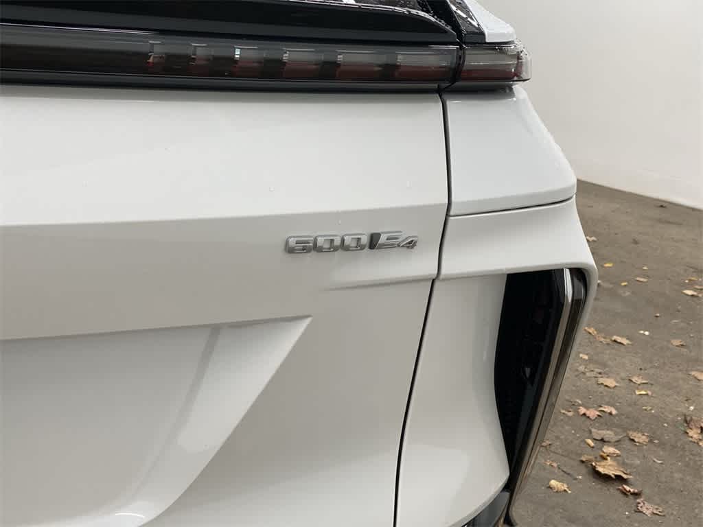 Thumbnail: 2024 Cadillac Lyriq - 11