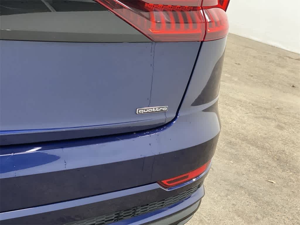 Thumbnail: 2019 Audi Q8 - 11