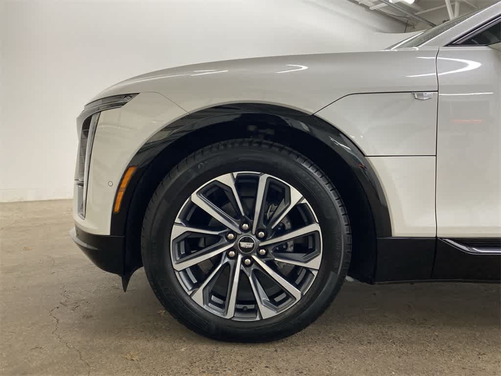 Thumbnail: 2024 Cadillac Lyriq - 12