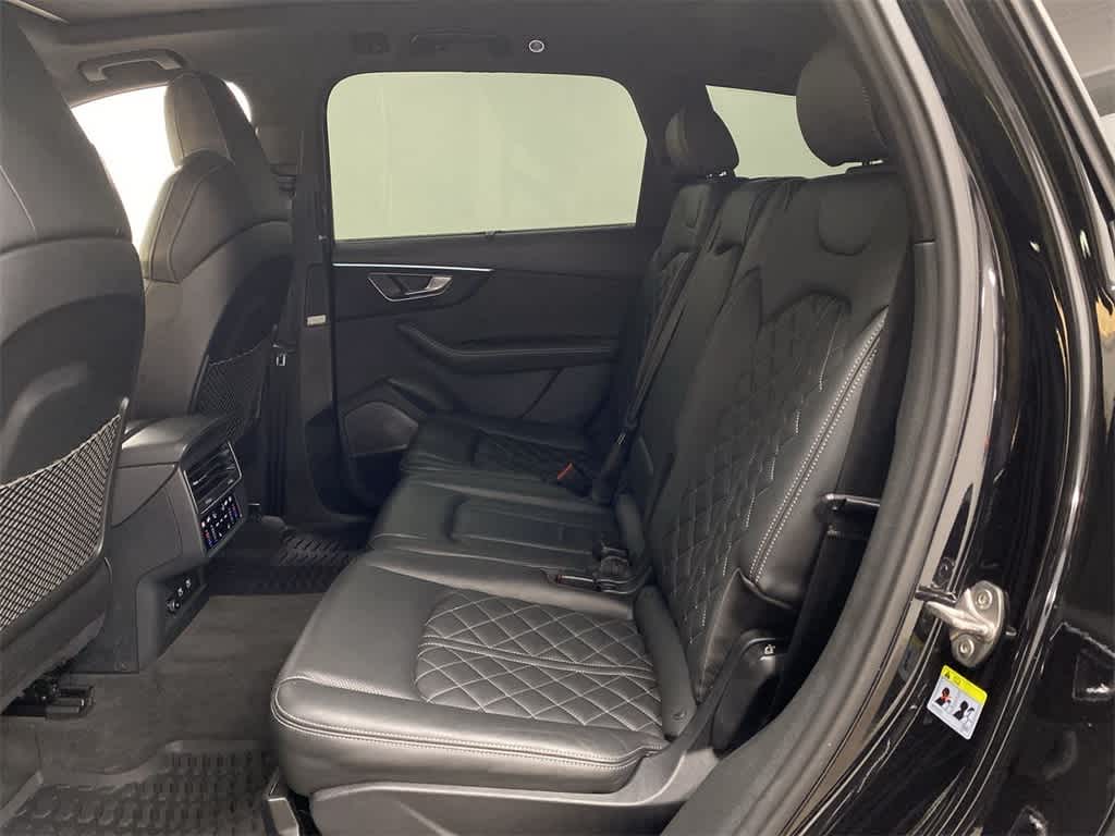 Thumbnail: 2021 Audi SQ7 - 16