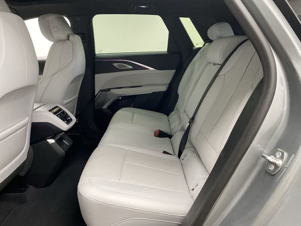 Thumbnail: 2024 Cadillac Lyriq - 18