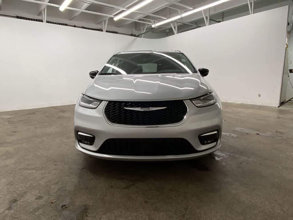 Thumbnail: 2024 Chrysler Pacifica - 9