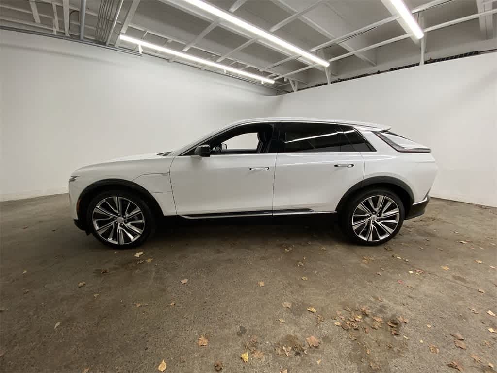 Thumbnail: 2024 Cadillac Lyriq - 3