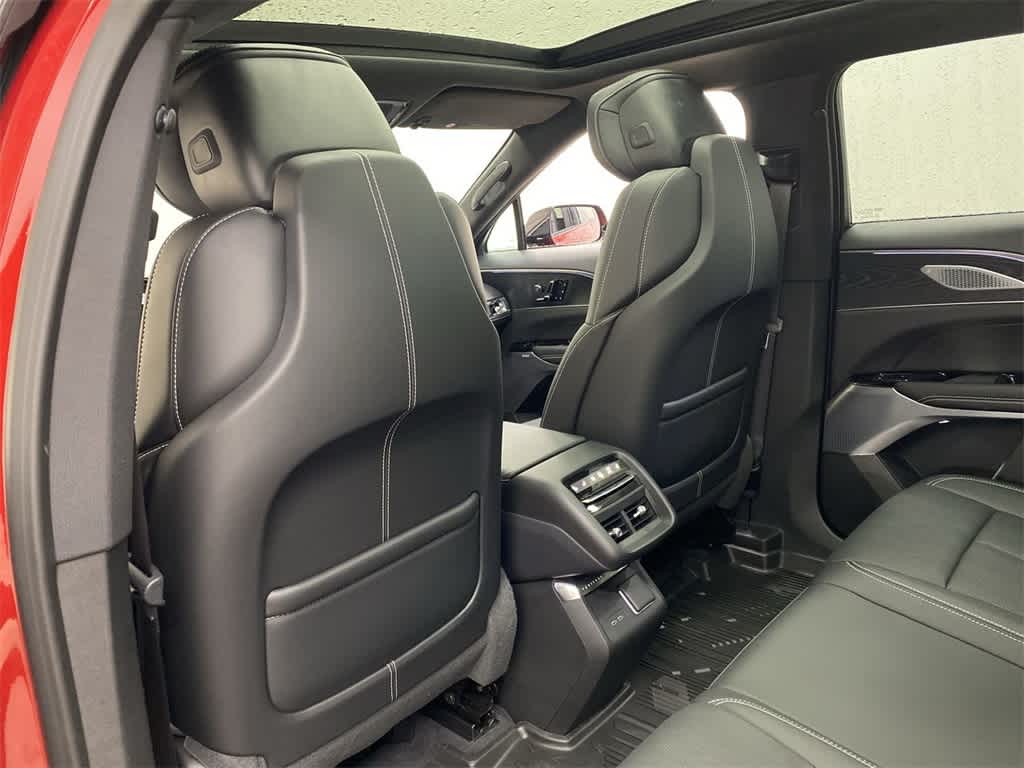 Thumbnail: 2025 Cadillac Lyriq - 17