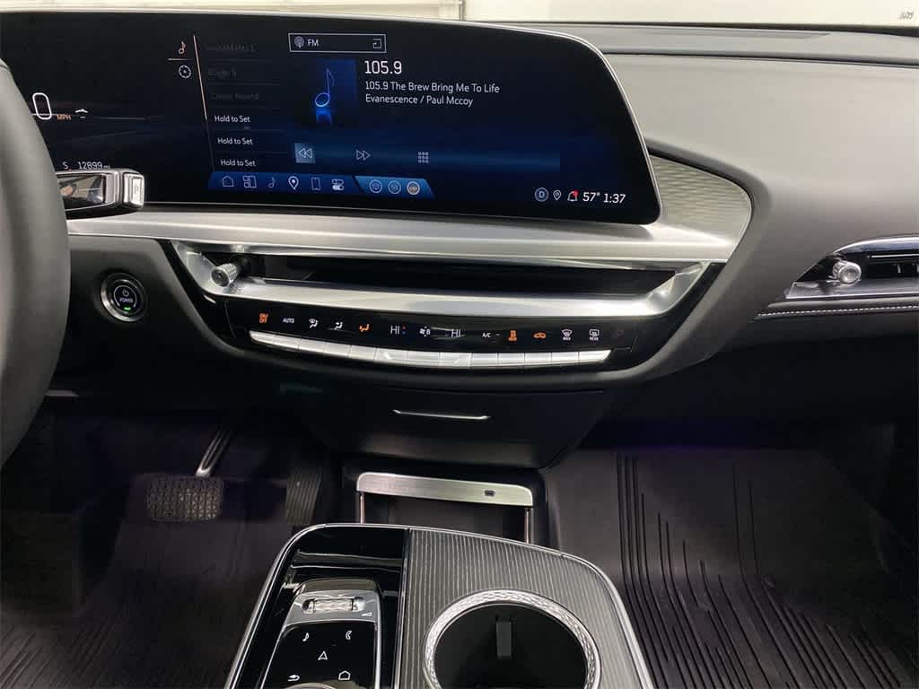 Thumbnail: 2024 Cadillac Lyriq - 25