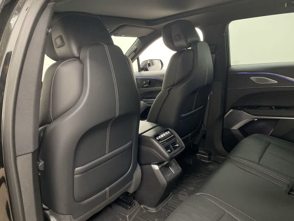 Thumbnail: 2024 Cadillac Lyriq - 16