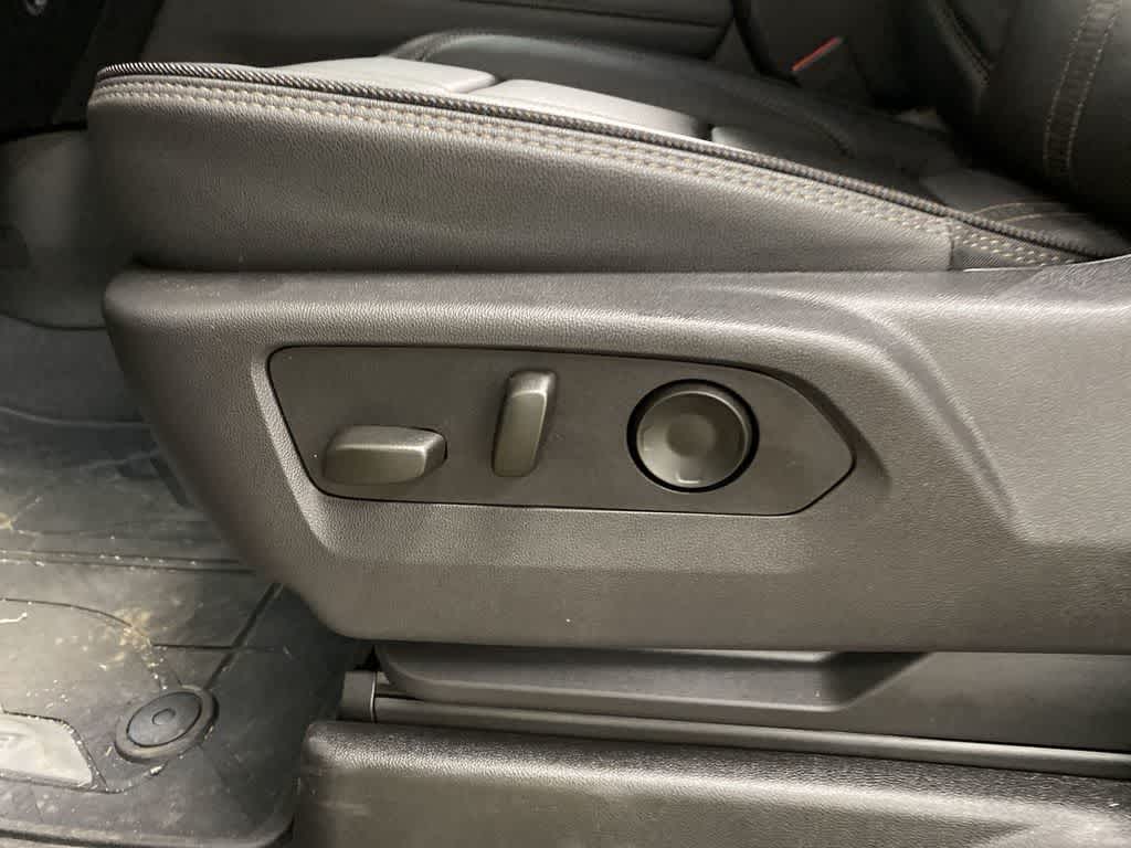 Thumbnail: 2025 Chevrolet Tahoe - 15