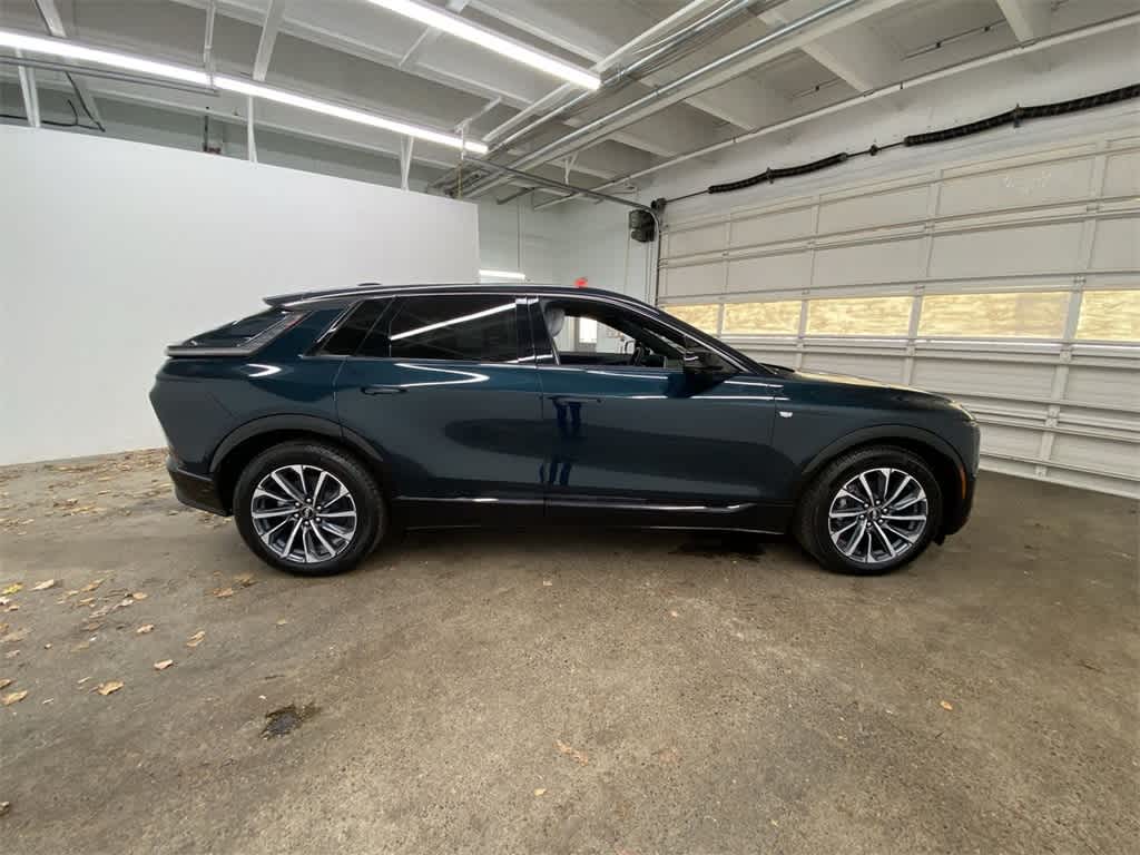 Thumbnail: 2024 Cadillac Lyriq - 7