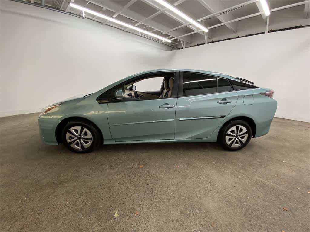 Thumbnail: 2016 Toyota Prius - 3