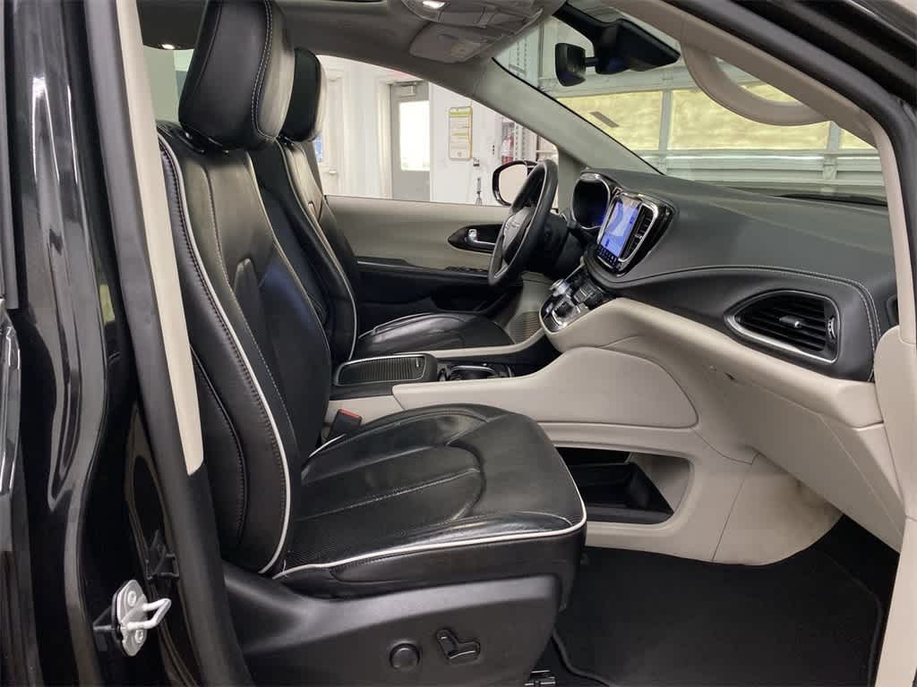 Thumbnail: 2023 Chrysler Pacifica - 19