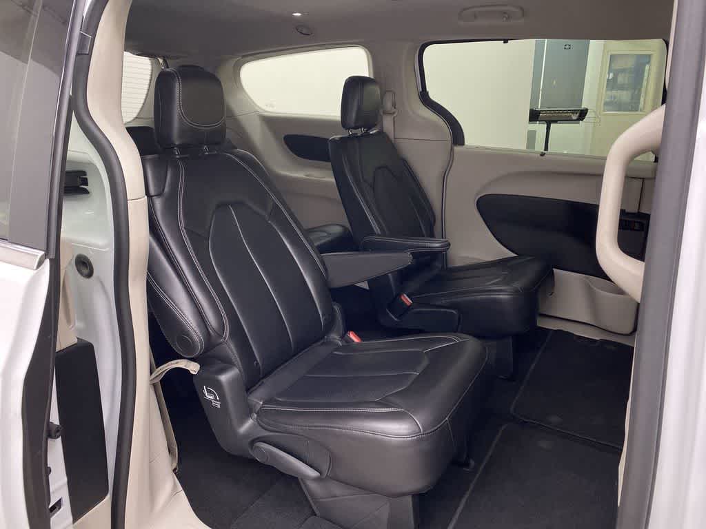 Thumbnail: 2023 Chrysler Pacifica - 16