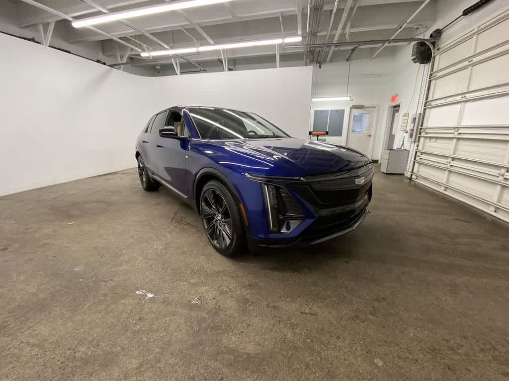 Thumbnail: 2025 Cadillac Lyriq - 8