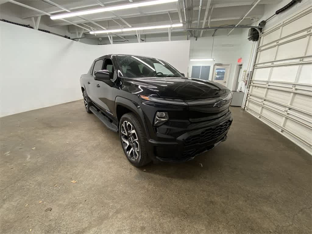 Thumbnail: 2024 Chevrolet Silverado EV - 8
