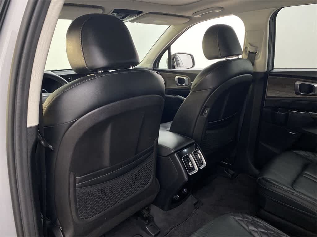 Thumbnail: 2022 Kia Sorento - 16