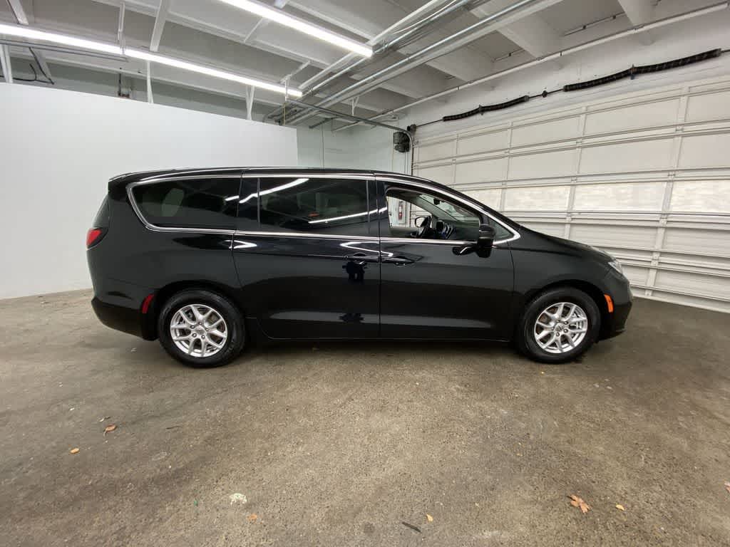 Thumbnail: 2024 Chrysler Pacifica - 7