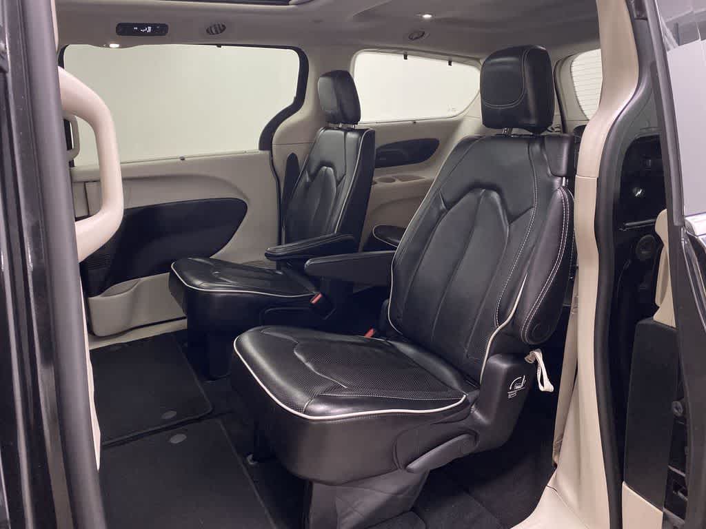 Thumbnail: 2023 Chrysler Pacifica - 17