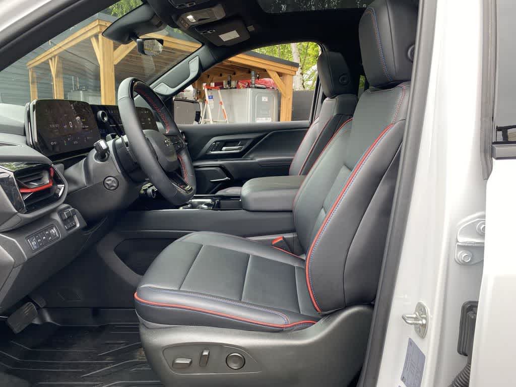 Thumbnail: 2025 Chevrolet Silverado EV - 13