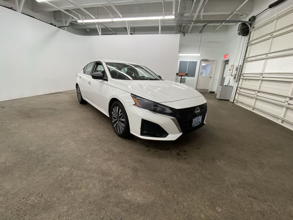 Thumbnail: 2025 Nissan Altima - 8