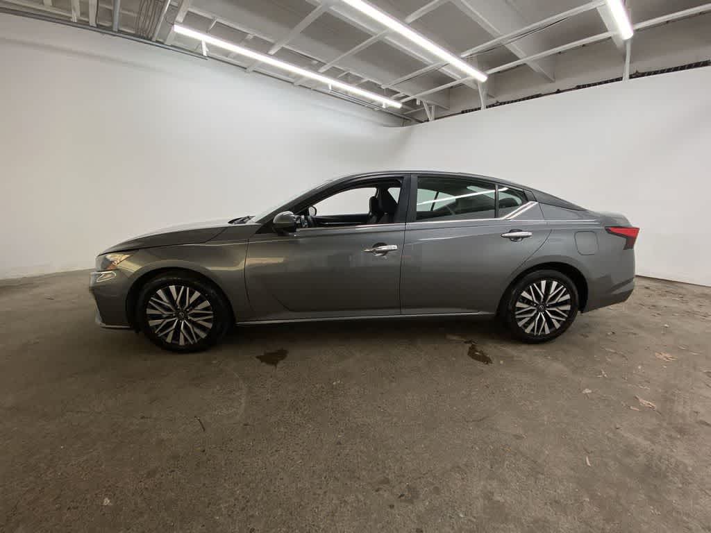 Thumbnail: 2023 Nissan Altima - 3