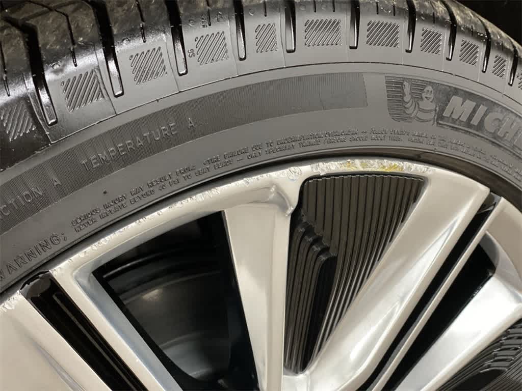 Thumbnail: 2025 Cadillac Lyriq - 31