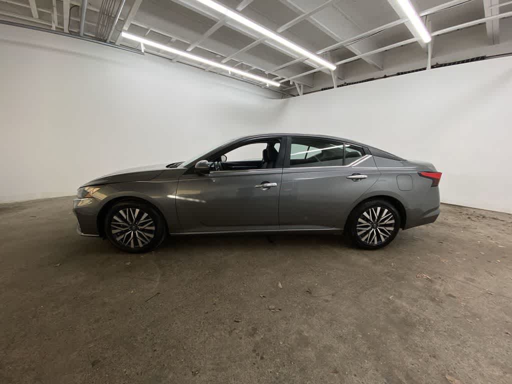 Thumbnail: 2023 Nissan Altima - 3