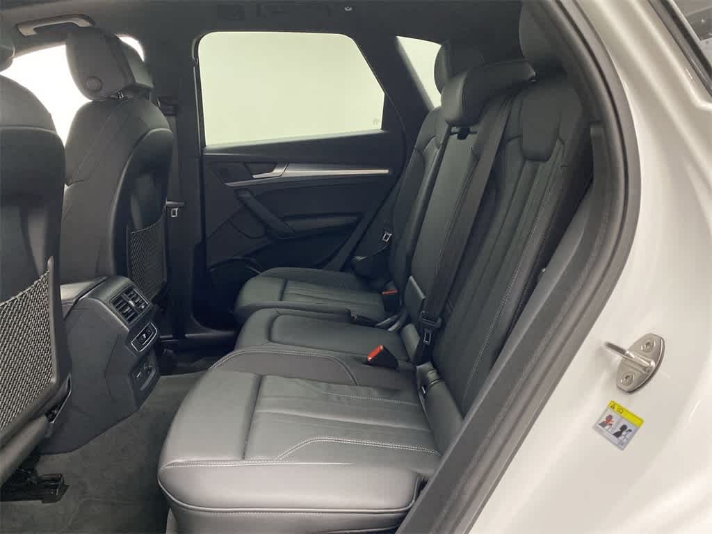 Thumbnail: 2025 Audi Q5 - 16