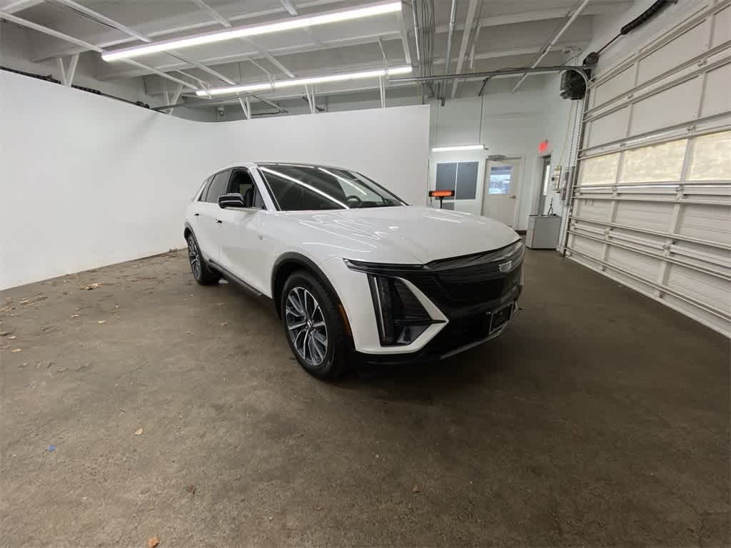 Thumbnail: 2024 Cadillac Lyriq - 8