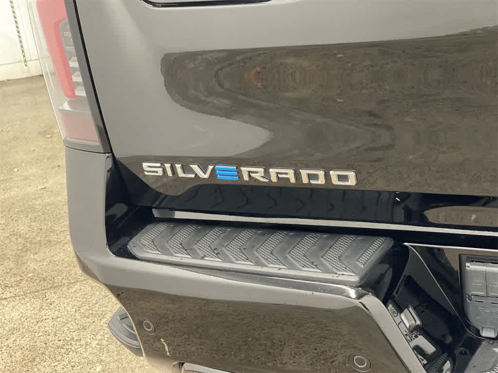 Thumbnail: 2024 Chevrolet Silverado EV - 10