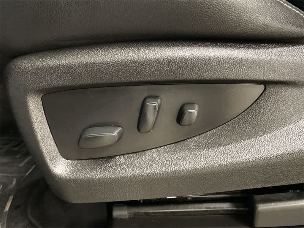 Thumbnail: 2018 Chevrolet Tahoe - 14