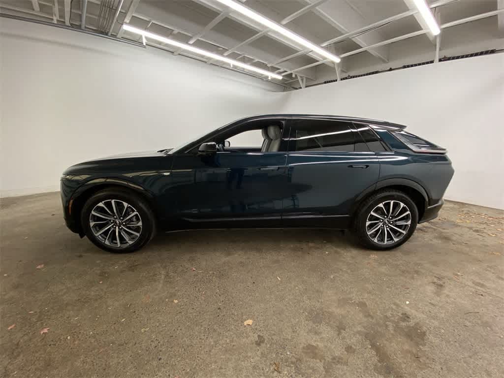 Thumbnail: 2024 Cadillac Lyriq - 3