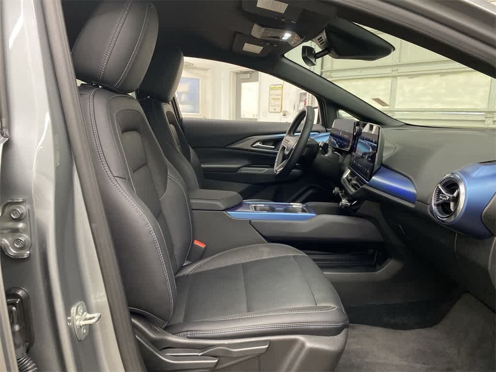 Thumbnail: 2025 Chevrolet Equinox - 18