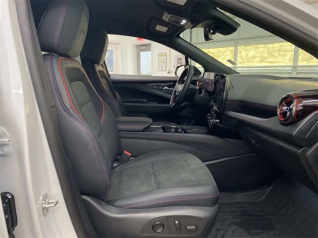 Thumbnail: 2024 Chevrolet Blazer EV - 20