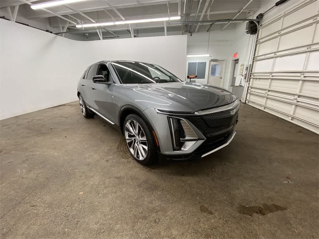 Thumbnail: 2025 Cadillac Lyriq - 8