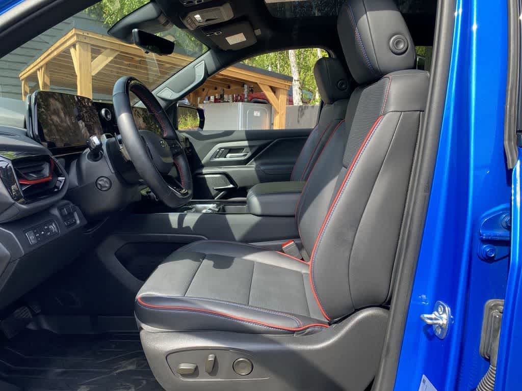 Thumbnail: 2025 Chevrolet Silverado EV - 13