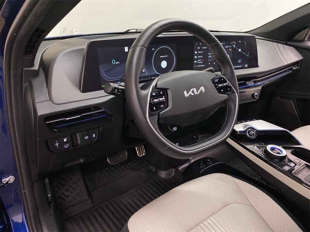 Thumbnail: 2022 Kia EV6 - 2