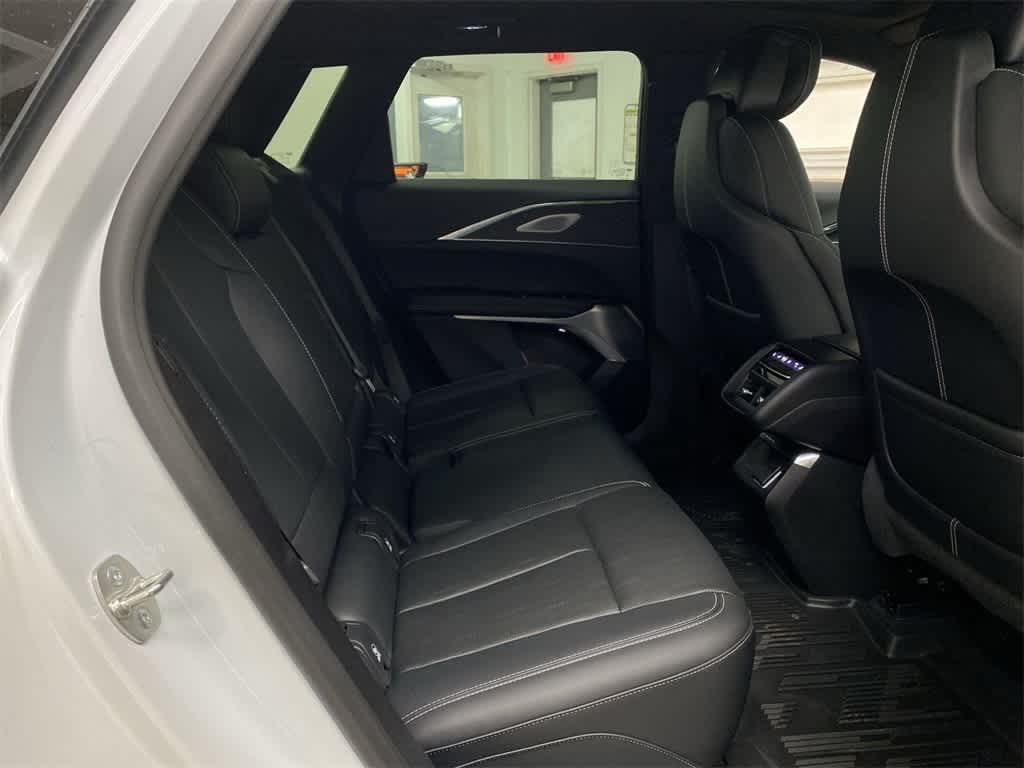 Thumbnail: 2024 Cadillac Lyriq - 19