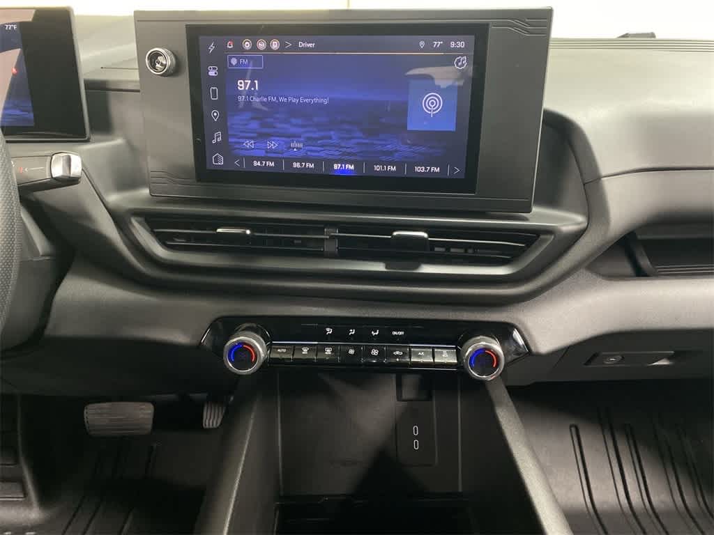 Thumbnail: 2024 Chevrolet Silverado EV - 24