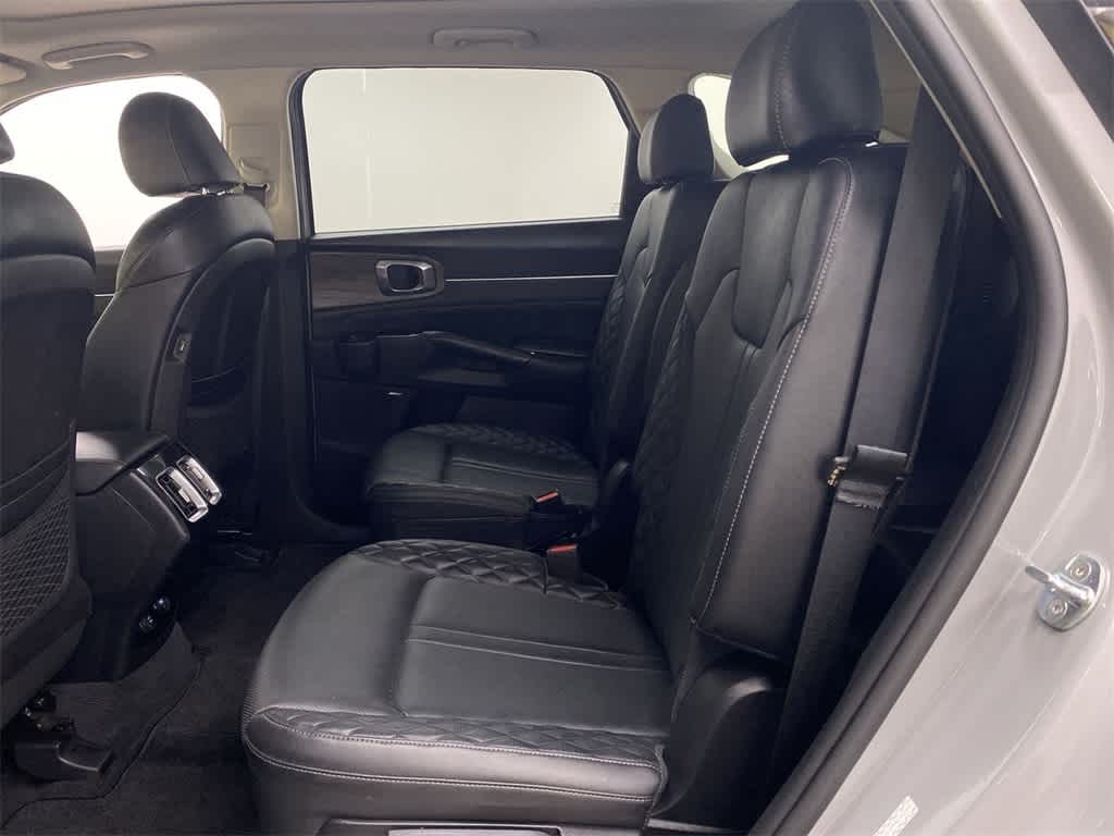 Thumbnail: 2022 Kia Sorento - 17